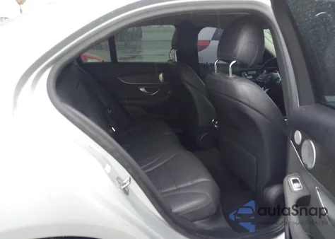 2020 Mercedes-Benz C 300 z USA, uszkodzony, nr VIN 55SWF8DB5LU328800